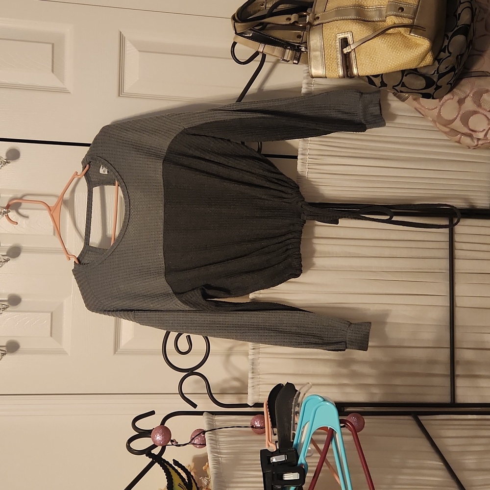 Hollister thermal top